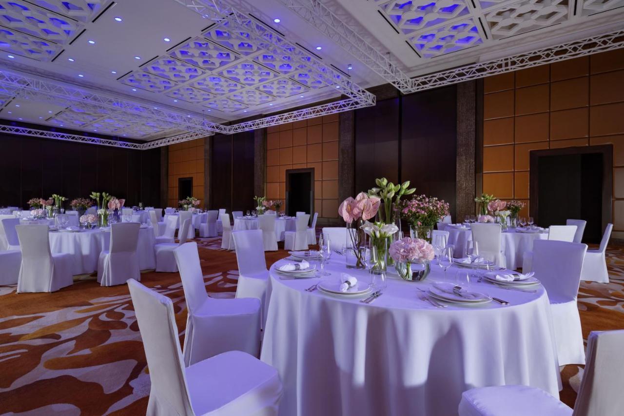 Hotel The Ritz-Carlton, Almaty Exterior foto