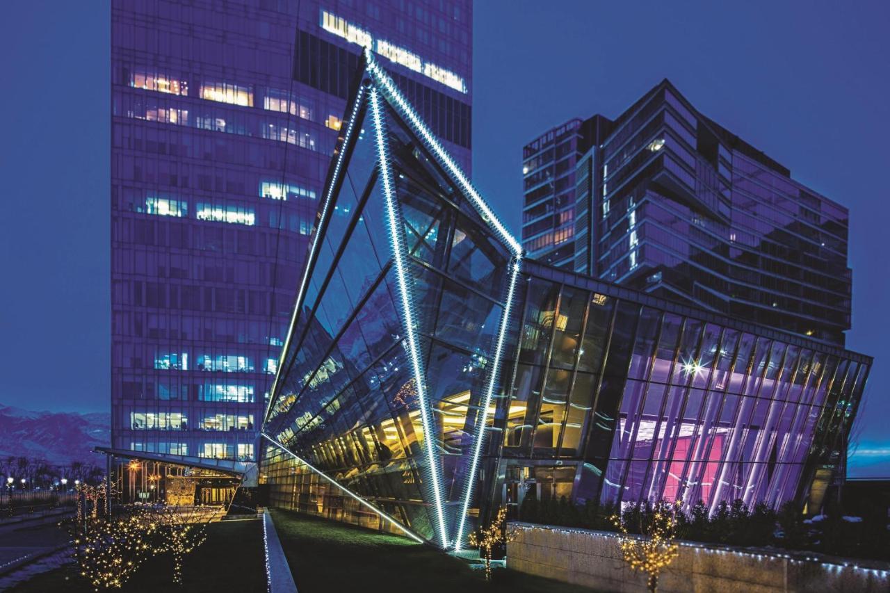 Hotel The Ritz-Carlton, Almaty Exterior foto