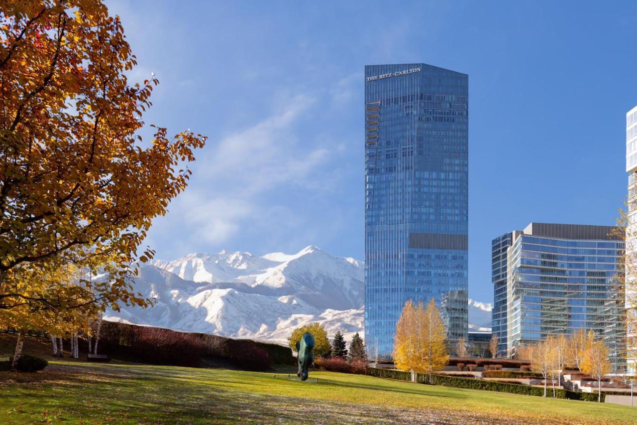 Hotel The Ritz-Carlton, Almaty Exterior foto