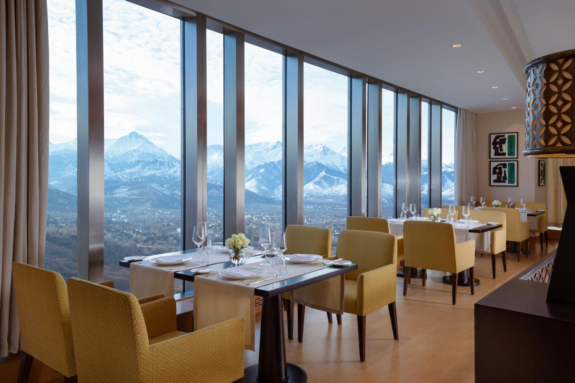 Hotel The Ritz-Carlton, Almaty Exterior foto