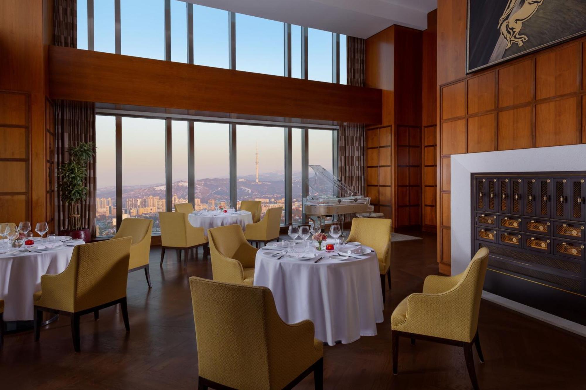 Hotel The Ritz-Carlton, Almaty Exterior foto